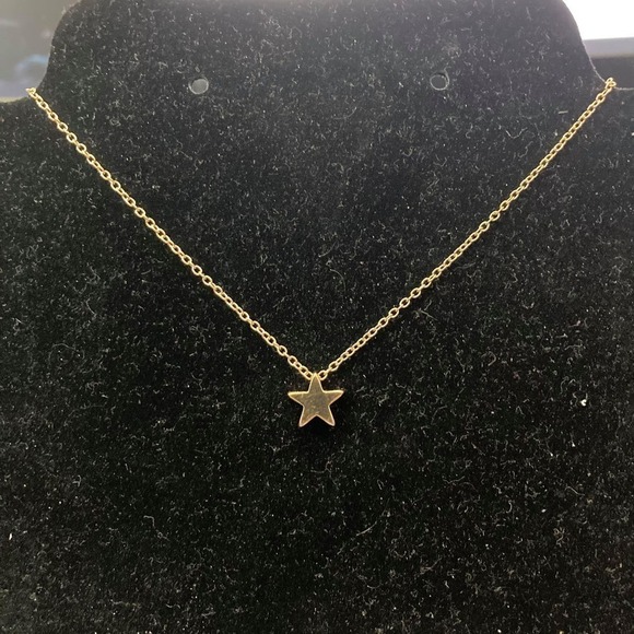 Minimalistic Golden Star Necklace - Picture 3 of 7